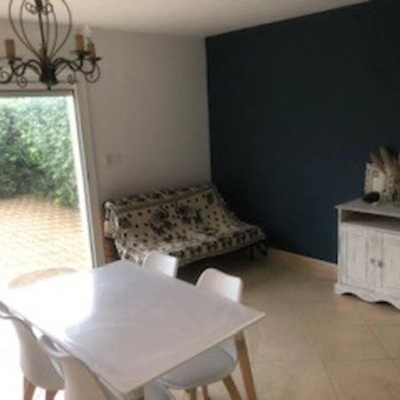 Maison Dans Une Propriete Avec Une Cour Corneilhan Екстериор снимка