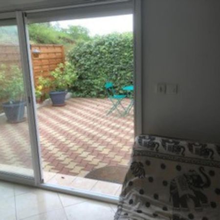 Maison Dans Une Propriete Avec Une Cour Corneilhan Екстериор снимка