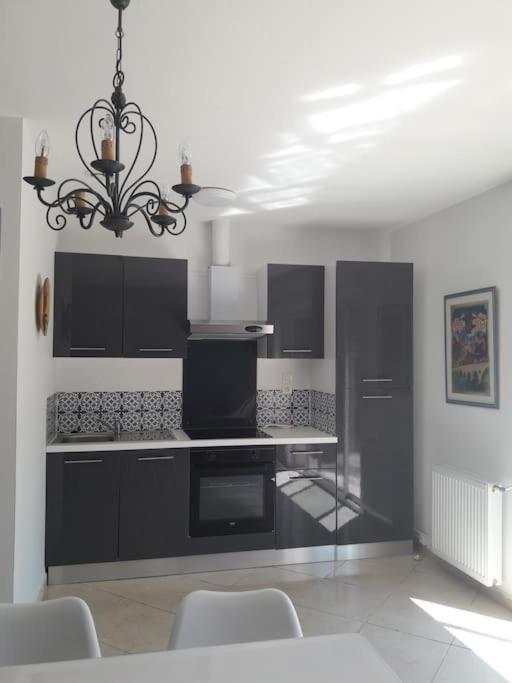 Maison Dans Une Propriete Avec Une Cour Corneilhan Екстериор снимка