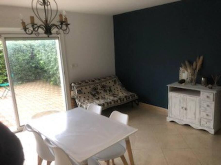 Maison Dans Une Propriete Avec Une Cour Corneilhan Екстериор снимка